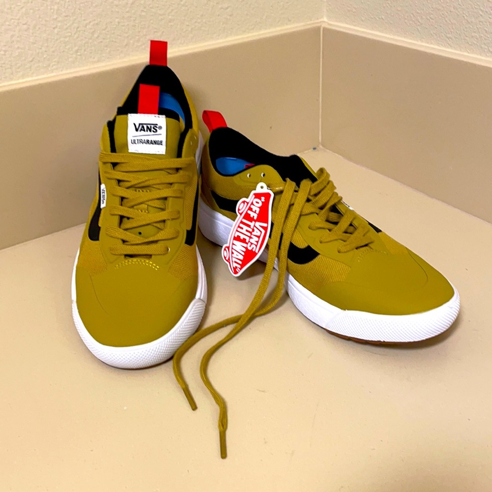 Vans Ultrarange Exo (Gold and Black, M9.5/W11)